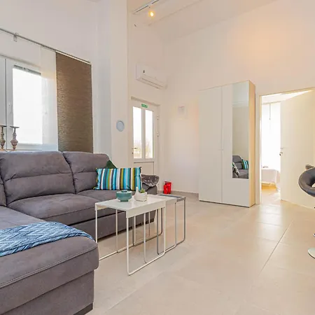 2 Bedroom Amazing In 아파트 빌리제
