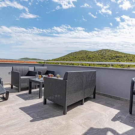 2 Bedroom Amazing In Apartman Bilice