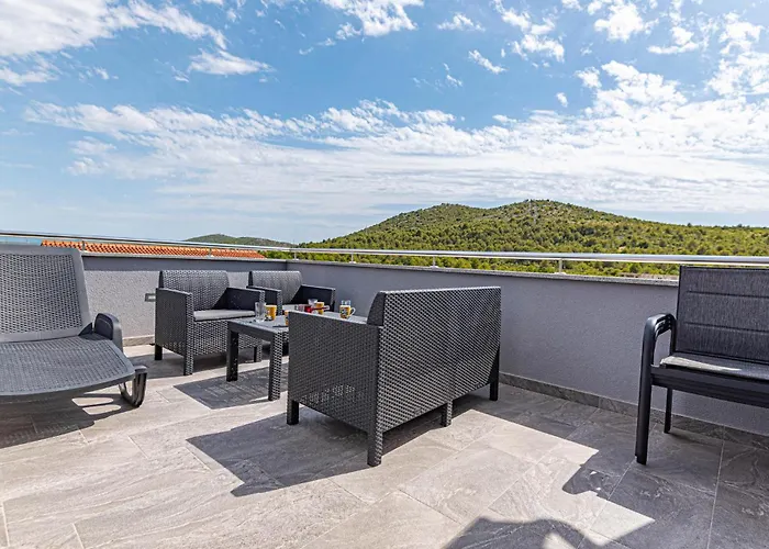 2 Bedroom Amazing In Apartamento Bilice